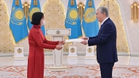 Đại sứ Phạm Thái Như Mai trao Thư xác nhận cho Tổng thống Kazakhstan