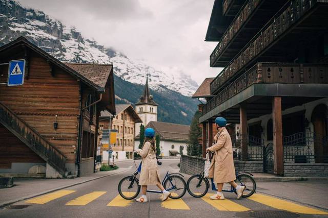 Bộ ảnh du lịch Thụy Sĩ đẹp như tranh vẽ của cặp đôi 9X khiến dân mạng 