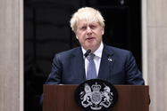 Boris Johnson đọc bài phát biểu từ chức Thủ tướng Anh tại văn phòng của ông ở số 10, phố Downing (London) vào ngày 7 tháng 7. Ảnh: REUTERS