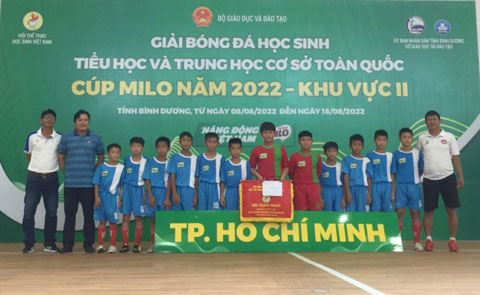Tâng bóng nghệ thuật Việt Nam đoạt á quân thế giới - SLNA gặp Huế ở bán kết giải U15 Quốc gia