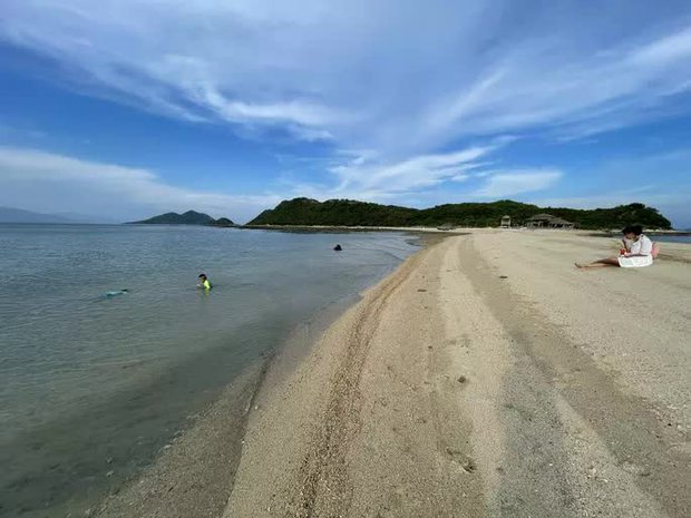 Đường thủy Điệp Sơn nối 3 đảo khi thủy triều rút ở Khánh Hòa - Ảnh 5.