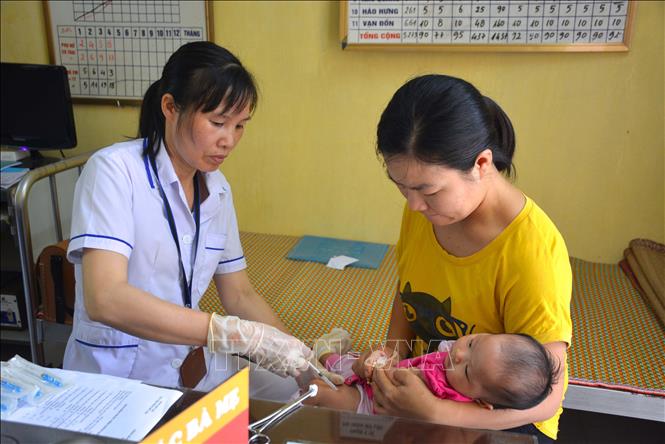 Tiêm vắc xin phòng bệnh thủy đậu cho trẻ từ 9 tháng tuổi