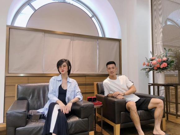 Cầu thủ nổi tiếng của bóng đá Việt Nam kết hôn, cô dâu cực xinh-1