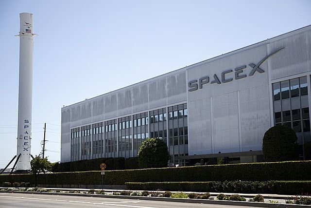 Các nhà đầu tư đang khát cổ phiếu của công ty khởi nghiệp giá trị nhất nước Mỹ SpaceX - Ảnh 3.