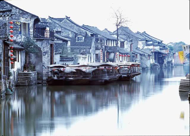 'Thị trấn nước' nghìn năm tuổi ở Trung Quốc: Vẻ đẹp non nước hữu tình tựa bức tranh màu nước, thu hút hàng triệu du khách - Ảnh 10.